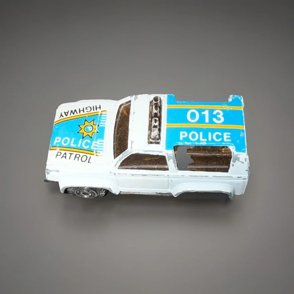Pioneer Down Town Patrol Ford Bronco II Diecast Police‎ SUV 1:64